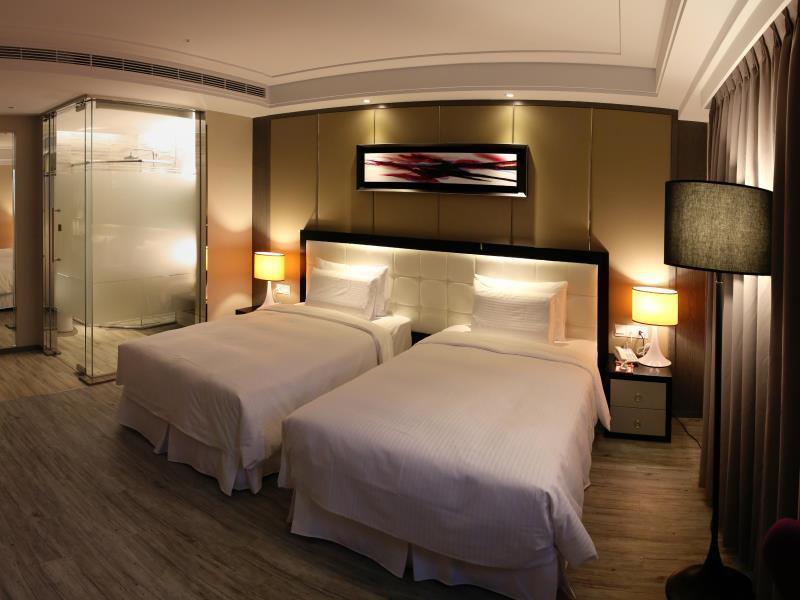 Royal Fine Hotel Kaohsiung Exterior photo