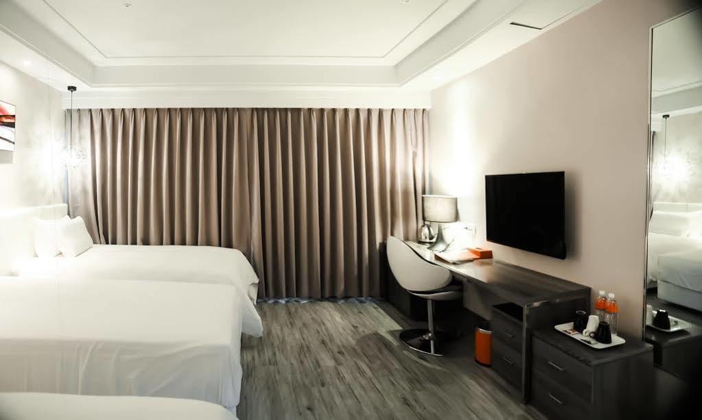 Royal Fine Hotel Kaohsiung Exterior photo